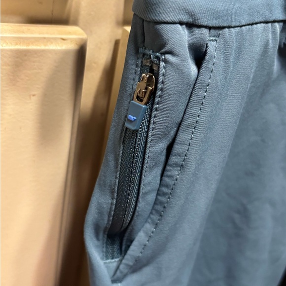 Vineyard Vines Boys Performance shorts size 16 - Picture 4 of 5